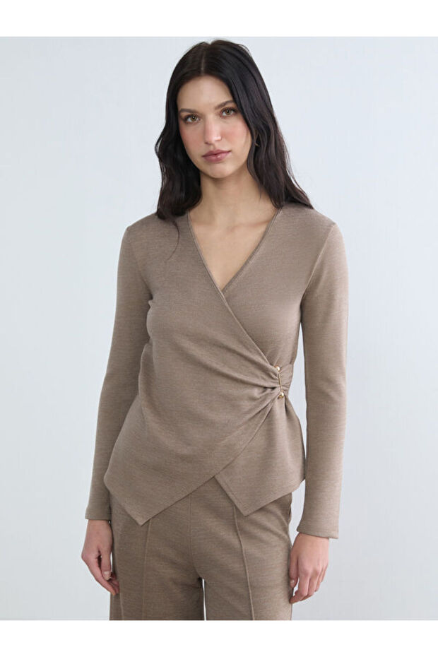 Esvab • Modern & Distinctive Double-Breasted Roba Collar Buckle Detailed Gathered Blouse