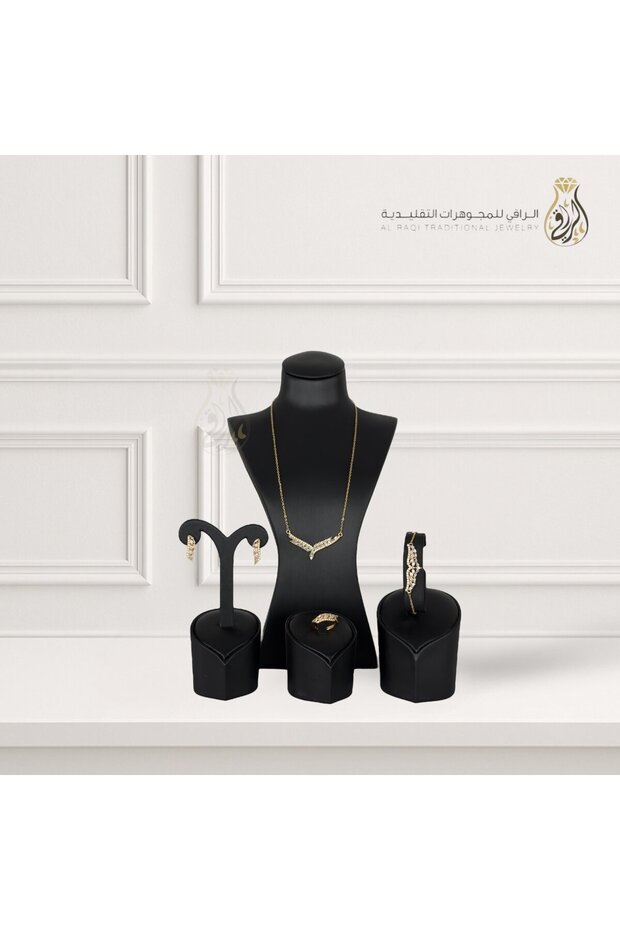 Set with Shiny Sequins in Winged Design - 1