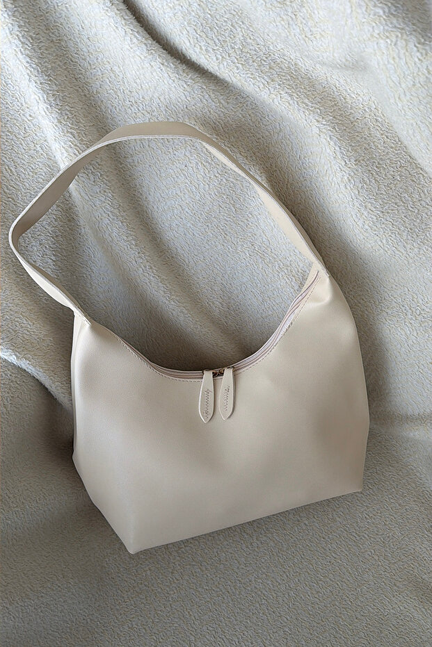La'Graccio Paris Women's Caria Shoulder Bag