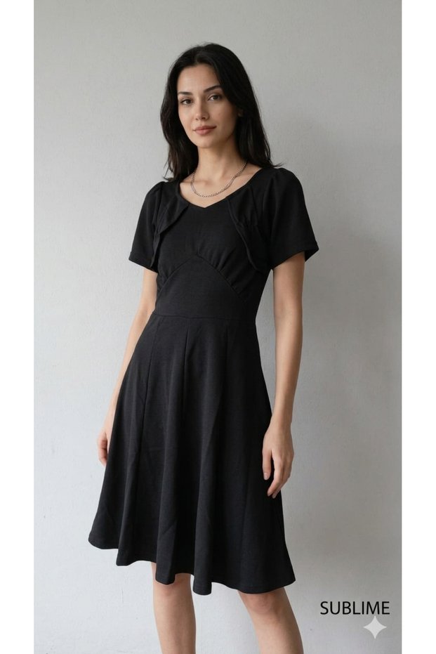 Short Sleeve Black Short Sleeve Mid-Length V-Neck Dress with Chest Detail
