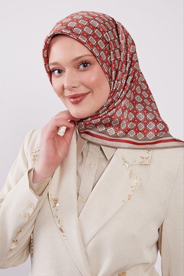 وشاح كريستال لامع بنمط هندسي