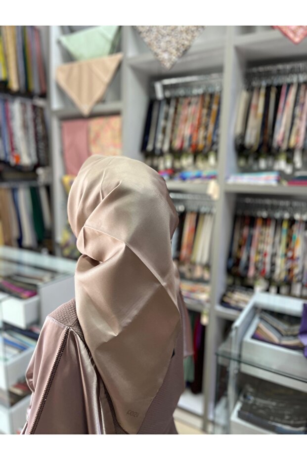 وشاح تويل سادة بلون إكرو