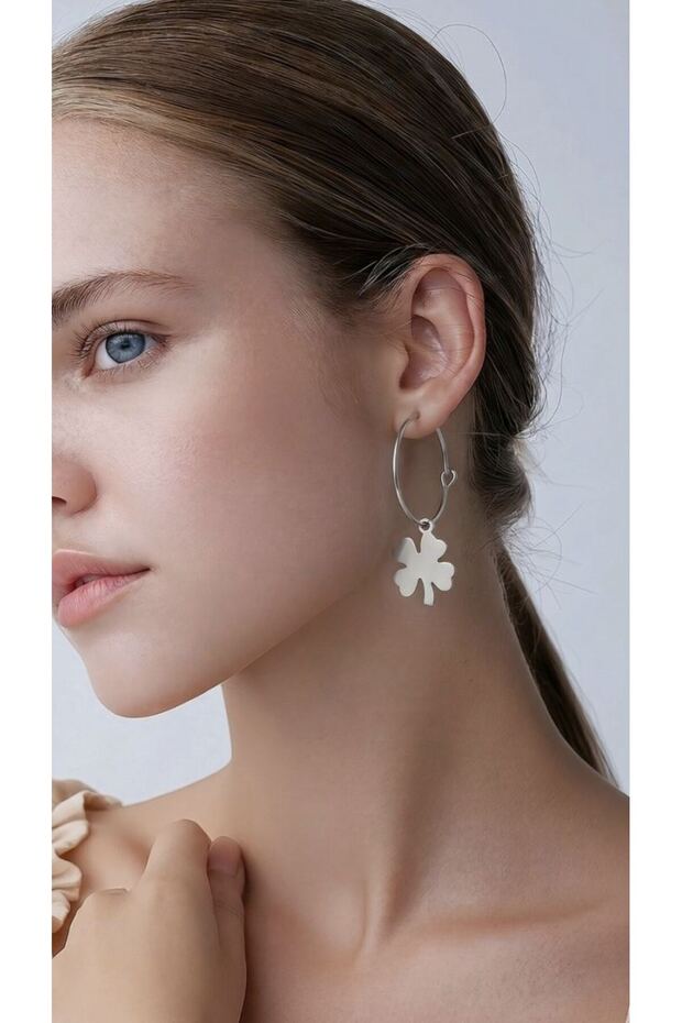 Daisy Figured Silver Color Earrings