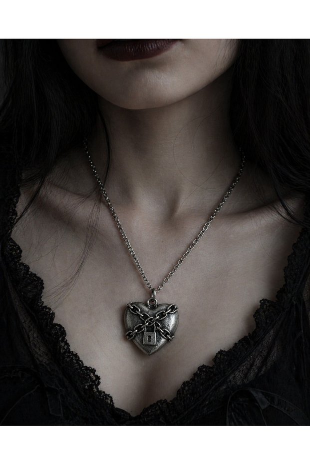 Gothic Heart Lock Chain Detailed Necklace Unisex Metal Design