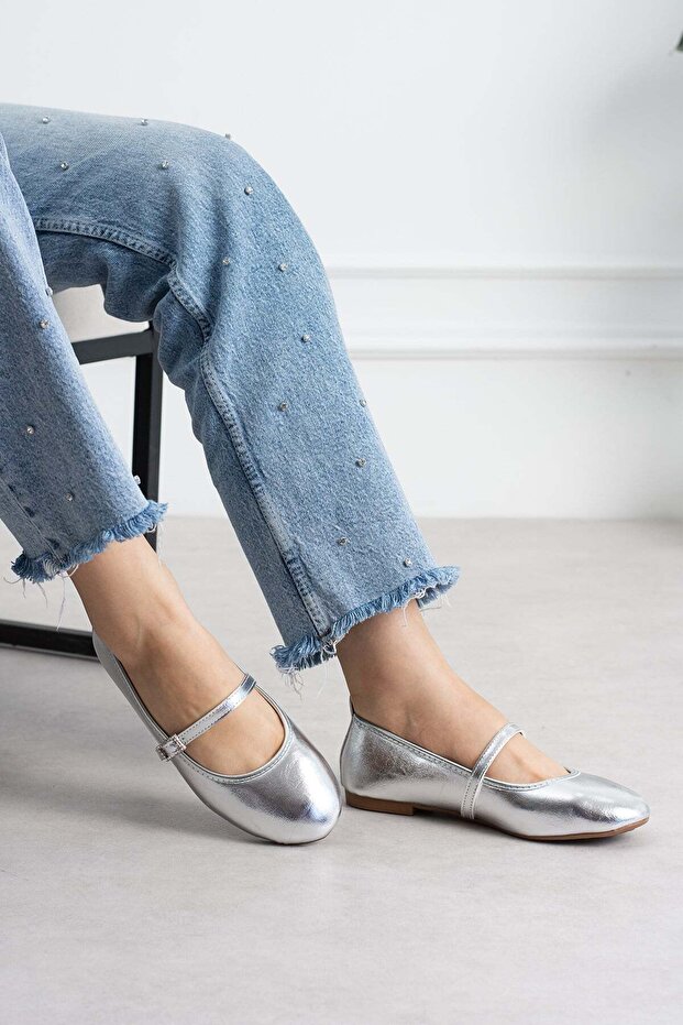 Sawra Women's Flat Shoes with Front Strap and Buckle in Silver Leather