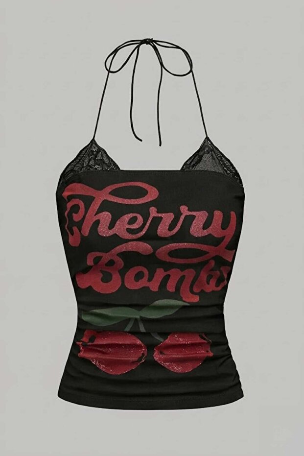 قميص كروبي أسود من نوع Cherry Bomb مزين بالدانتيل مع حزام إضافي على طراز Y2K