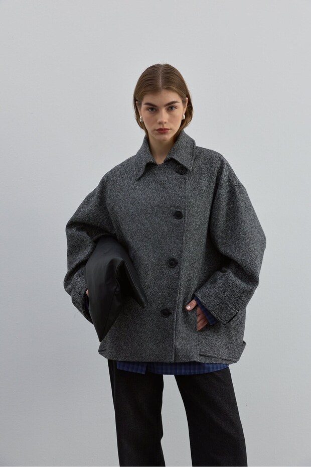 SHORT CACHET COAT