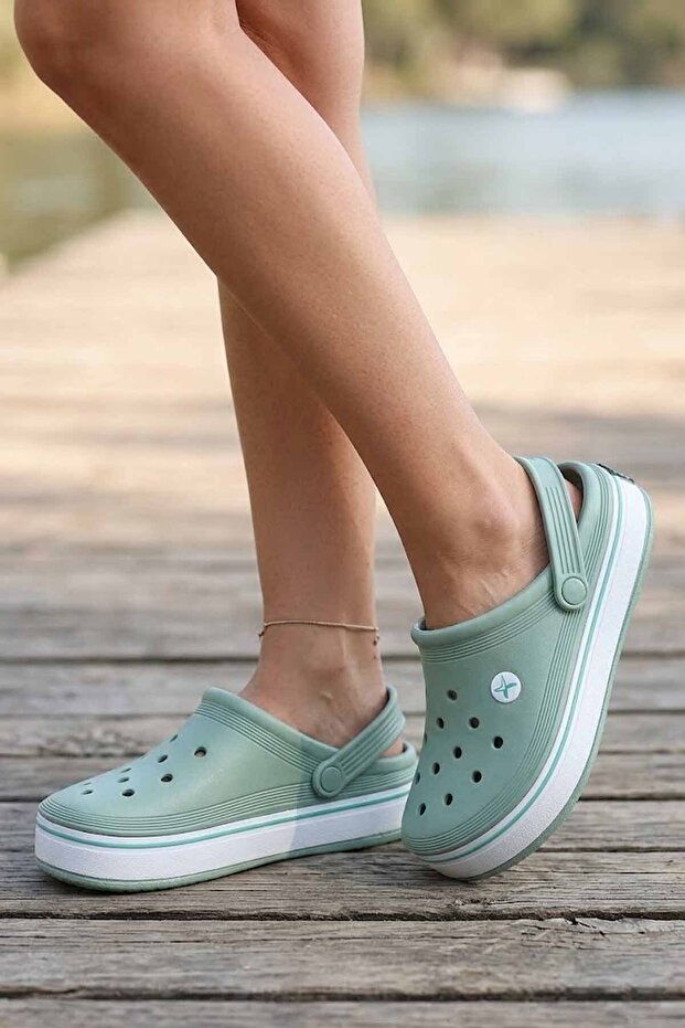 Women's Slippers - Lightweight and Comfortable Daily Slippers & Clogs