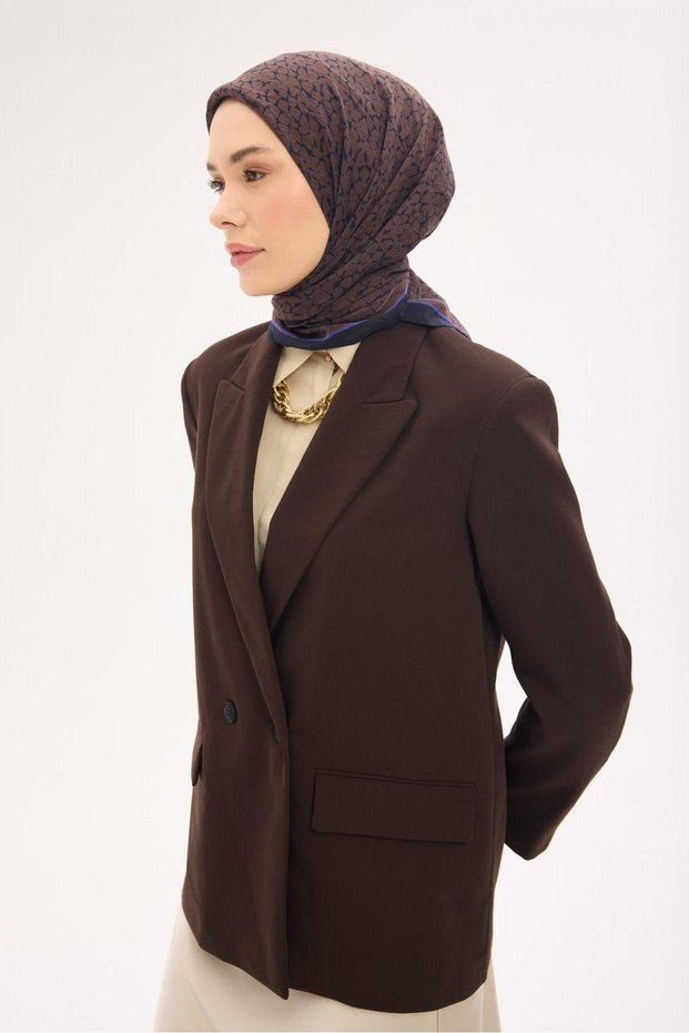 وشاح أوليندا بنمط البرسيم باللون الأسود الفاتح 90x90