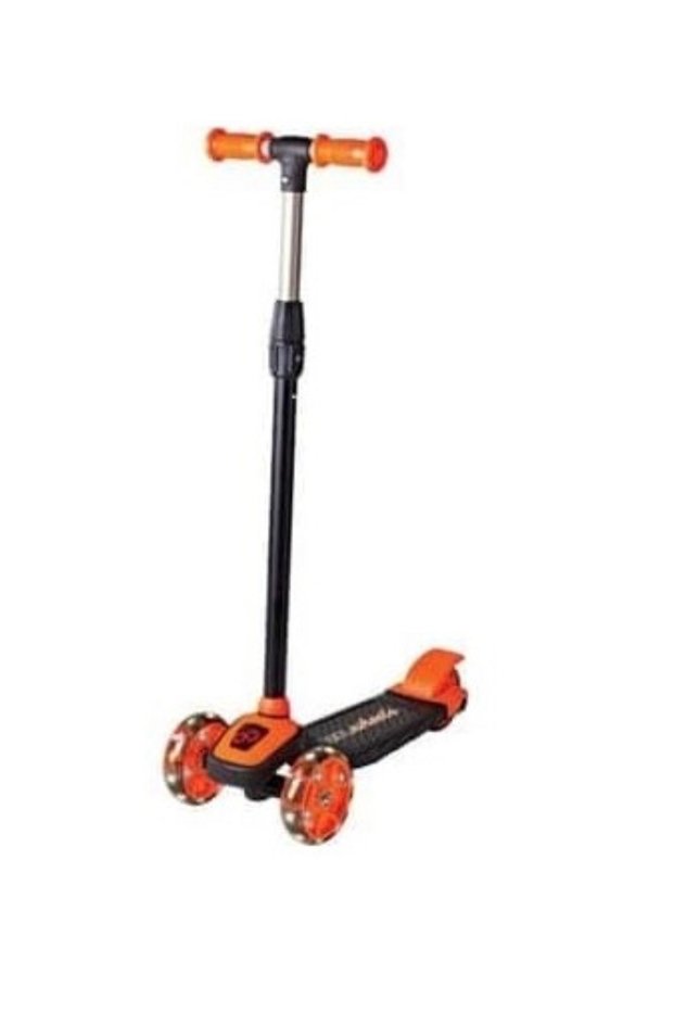 3+ Orange 3 Wheel Lighted Twist Scooter