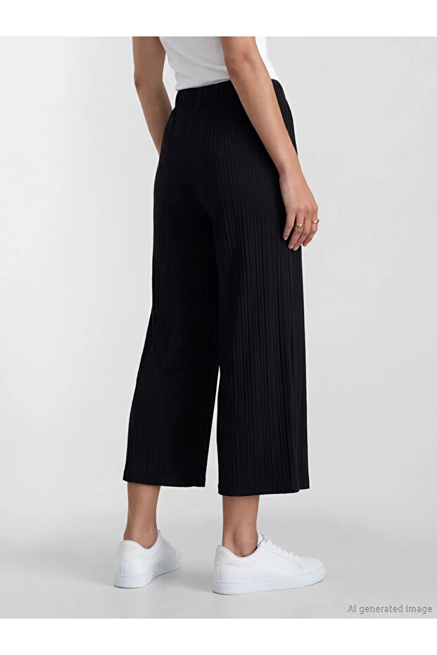 Black Women's Capri with Elastic Waist