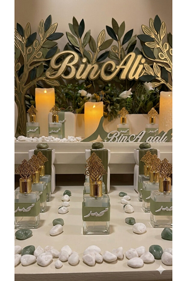 عطر مسك ابيض مع الاسم والشريطة منسق ( 12 حبة )