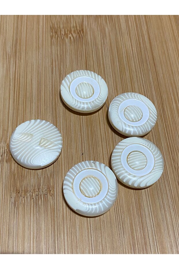 Veined Polyester Button 28 mm 5 Pieces Cream