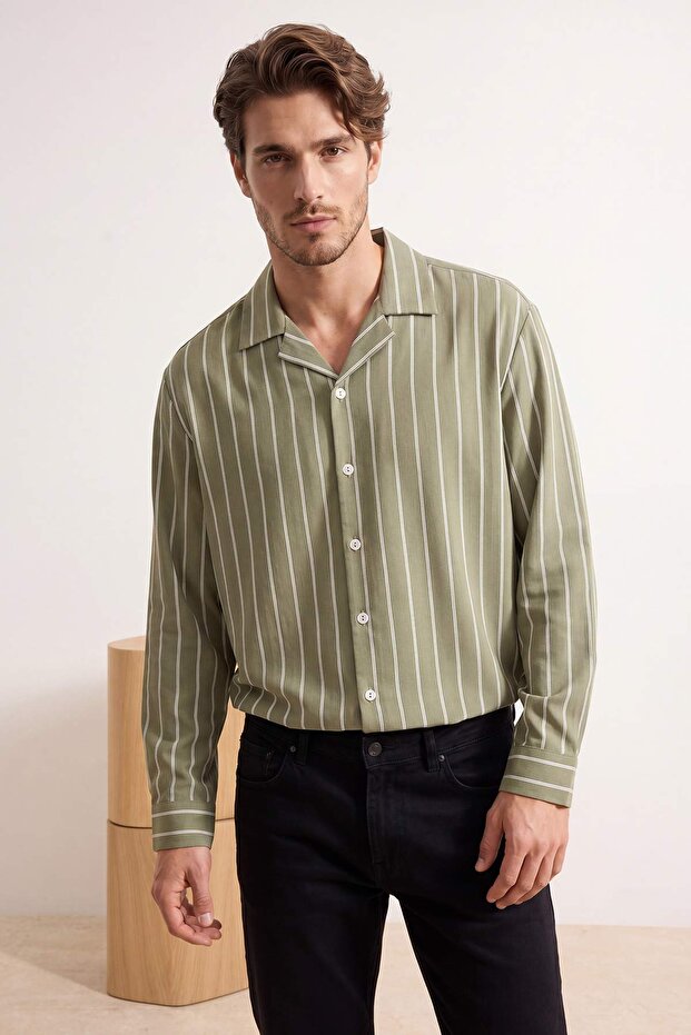 Haki Oversize Çizgili Mevsimlik Erkek Gömlek TMNSS26GO00024 - 2