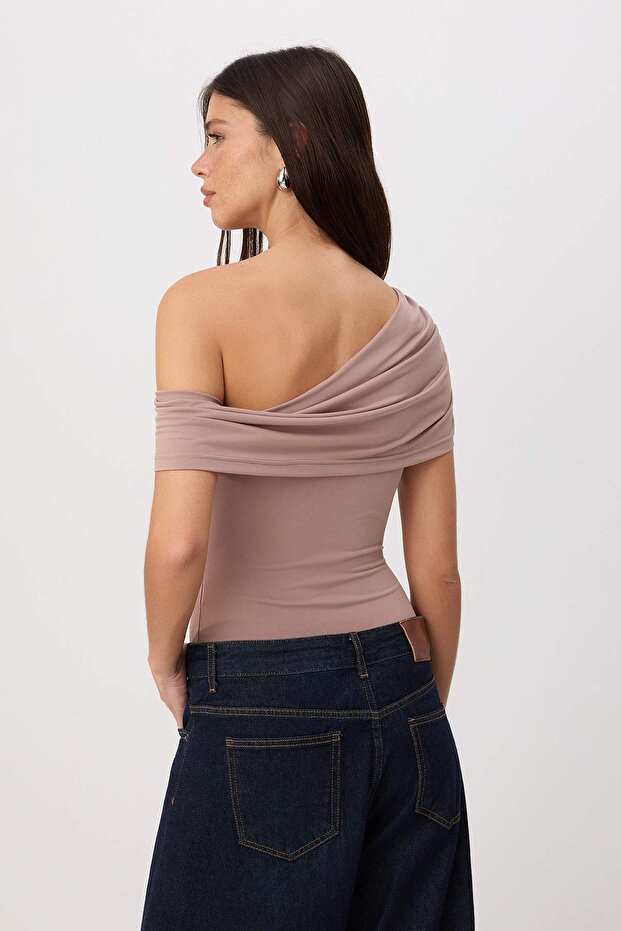 Vizon Fitted/Vücuda Oturan Carmen Yaka Kısa Kollu Büzgülü Esnek Örme Bluz TWOSS26BD00031 - 4