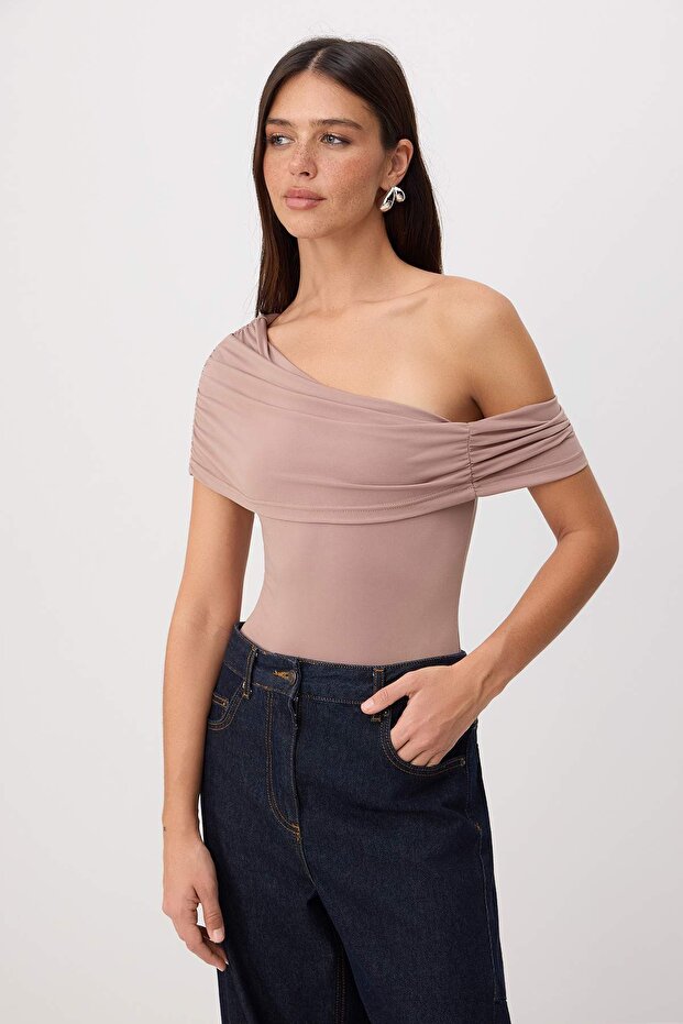 Vizon Fitted/Vücuda Oturan Carmen Yaka Kısa Kollu Büzgülü Esnek Örme Bluz TWOSS26BD00031 - 1