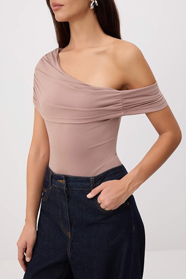 Vizon Fitted/Vücuda Oturan Carmen Yaka Kısa Kollu Büzgülü Esnek Örme Bluz TWOSS26BD00031 - 3