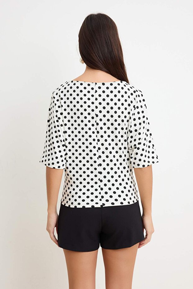 Ekru Puantiyeli Regular/Normal Kalıp Kayık Yaka Soft Touch Örme T-shirt TWOSS26TS00300 - 8