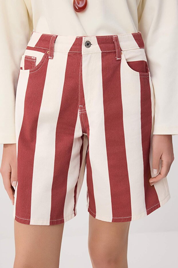 Çok Renkli Kırmızı Çizgili Yüksek Bel Denim Bermuda TWOSS26SR00153 - 3