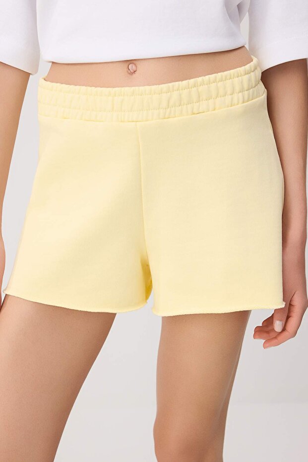 Sarı Düz Normal Bel Geniş Paça Kısa Örme Şort & Bermuda TWOSS26SR00224 - 3