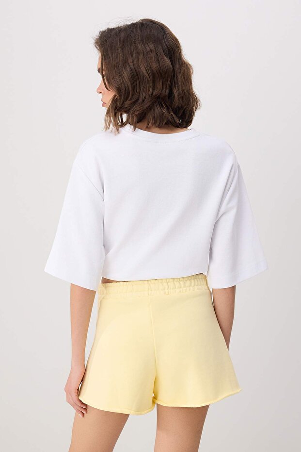 Sarı Düz Normal Bel Geniş Paça Kısa Örme Şort & Bermuda TWOSS26SR00224 - 4