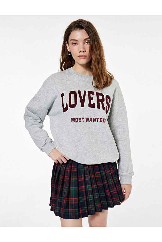 Long Sleeve Fleece-Lined Crew Neck Plush Applique Detailed Printed Sweatshirt