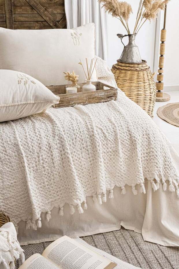 Mia Ecru Bedspread Set - 1