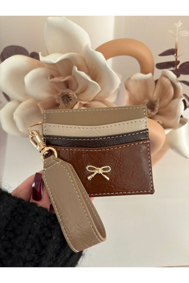 Women's Bow Detailed Shiny Faux Leather Card Holder with Keychain