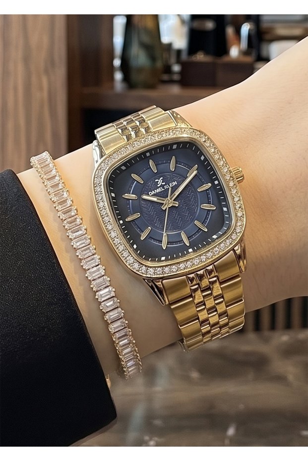 Minimal Square Case Vintage Model Women's Metal Cord Wristwatch