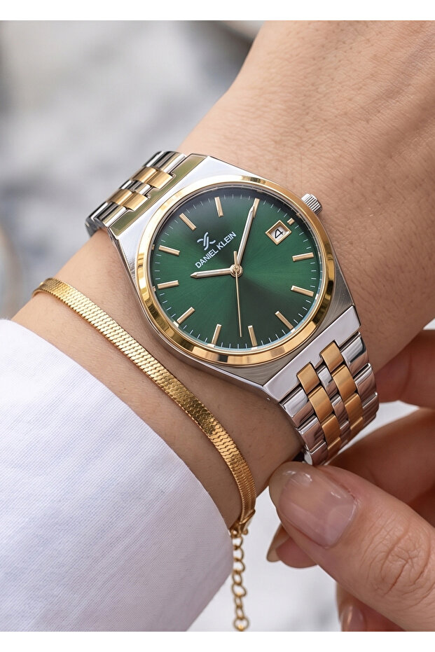 Green Dial Metal Band Stylish Women's Wristwatch