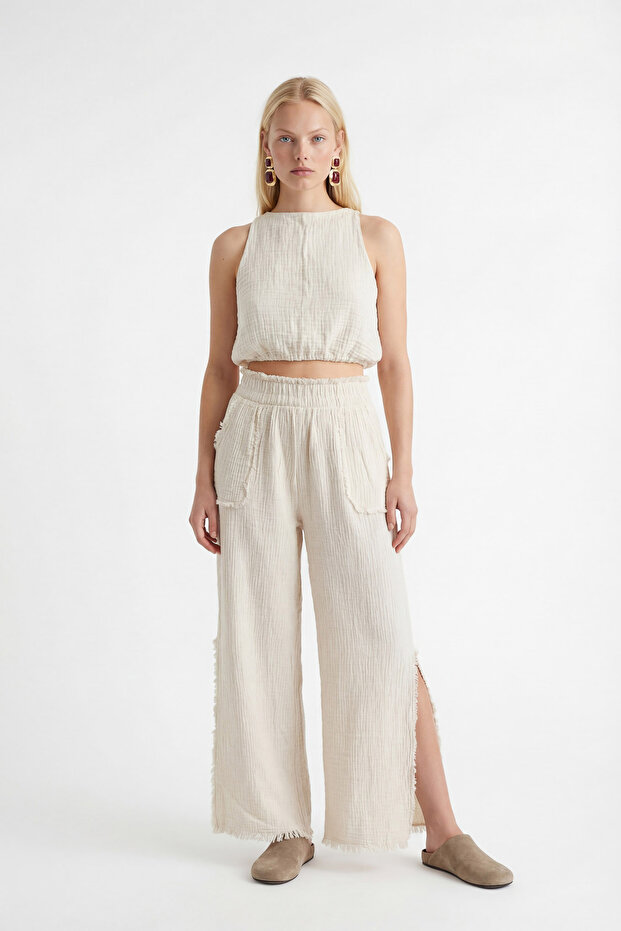 Crinkle Sleeveless Crop Top