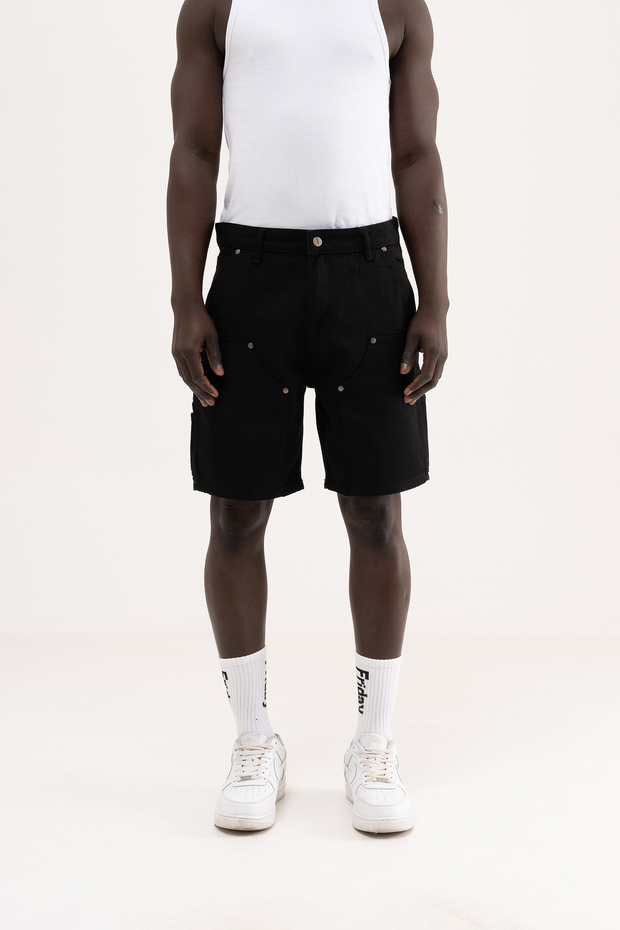 شورت قصير كبير الحجم للرجال باللون الأسود