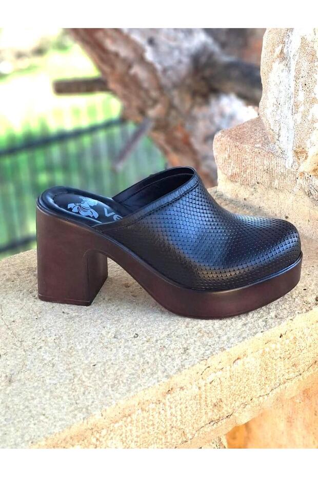 2217020Y Women's Genuine Leather Platform Sole Closed-Front Heeled Slippers