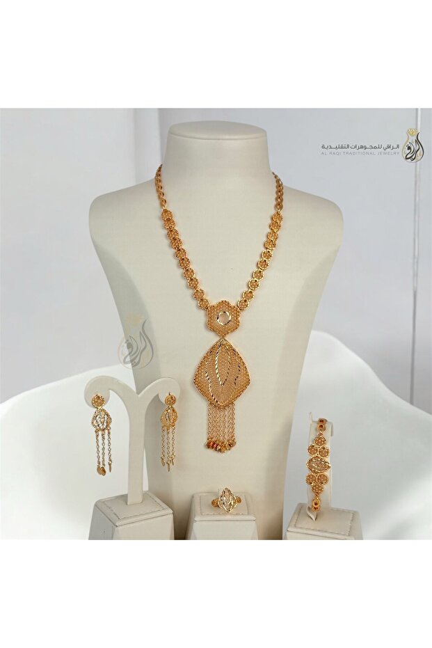 طقم نخبة الأنوثة