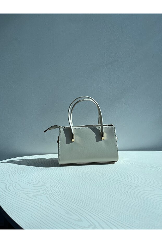 Modern Women's Bag with Gold Detail | Mope