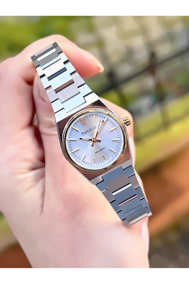 Women's Wristwatch New Model Steel Band Minimal Case Waterproof 2-Year Warranty Bracelet Gift