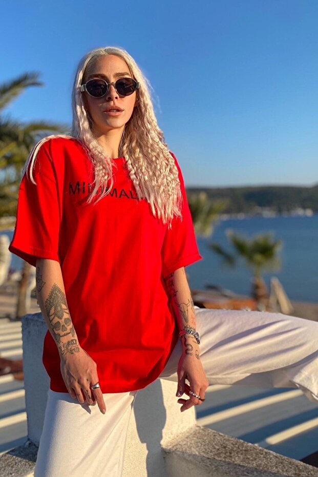 Women's Red Minimalist Printed Oversize T-Shirt