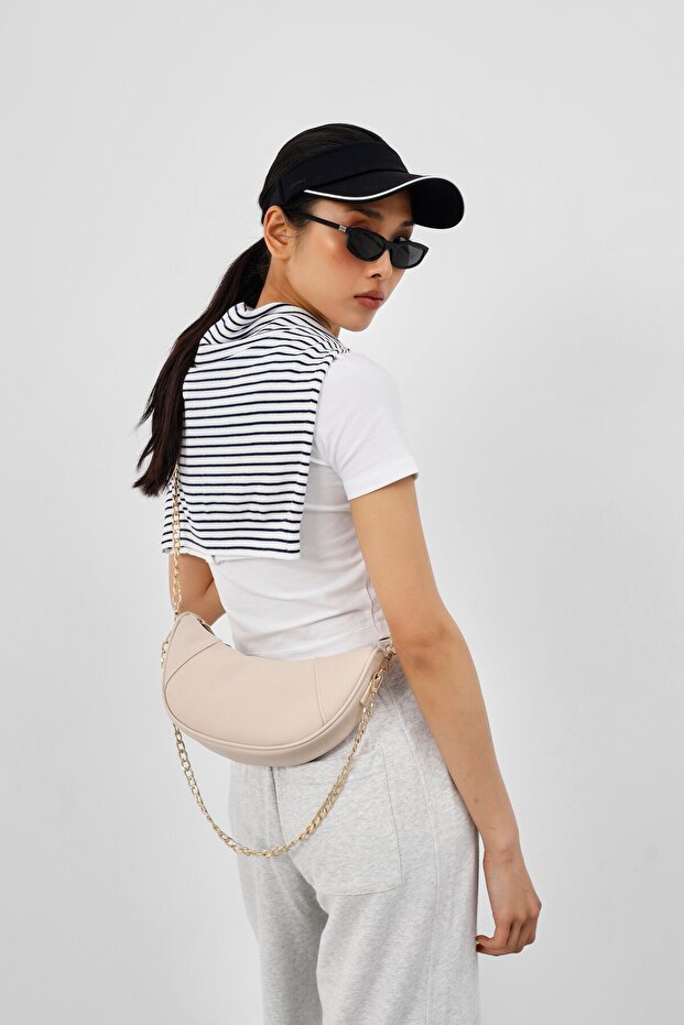Mode Chain Moon Crossbody Bag Cream
