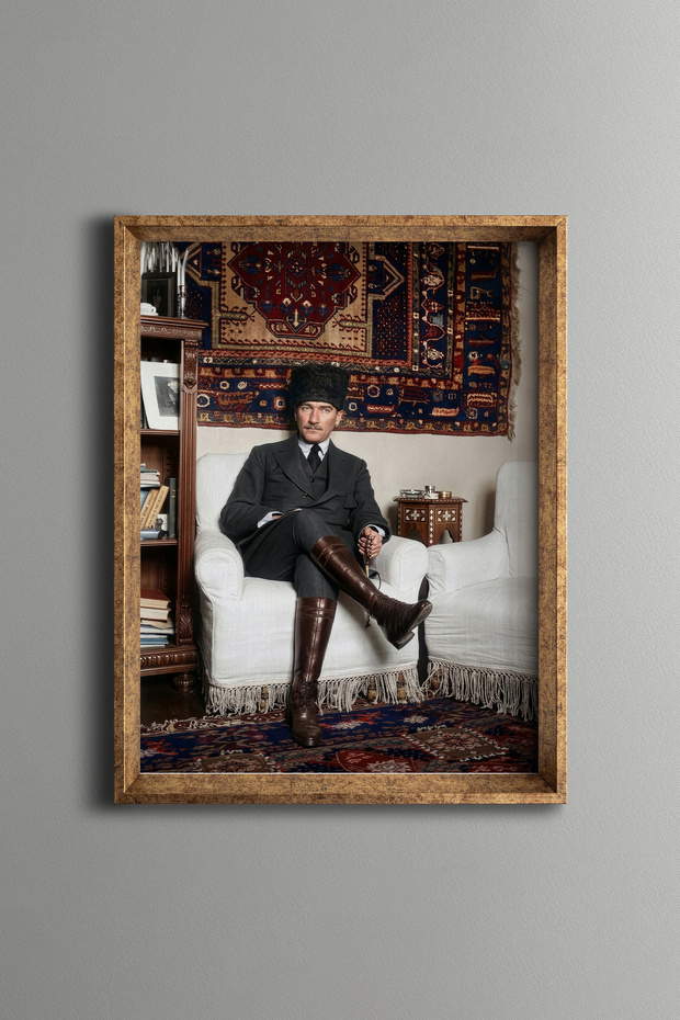 موستاف كمال أتاتورك - إطار منقوش بتصميم عتيق - موديل نحيف