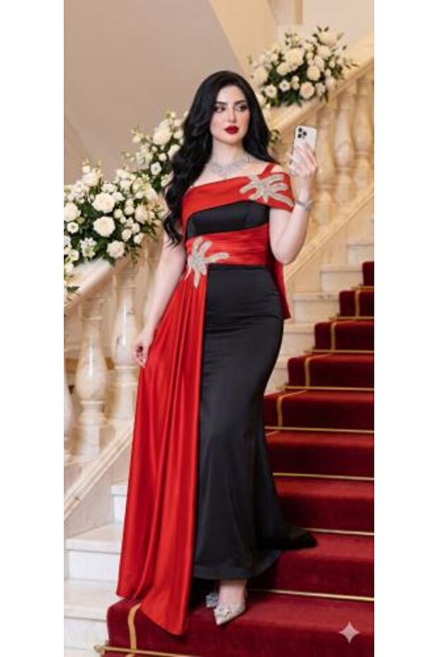 فستان أسود وأحمر فاخر