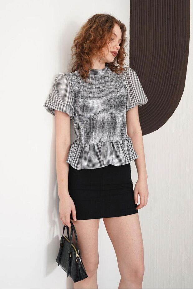 Gipeli Crew Neck t Blouse - Black | D2999