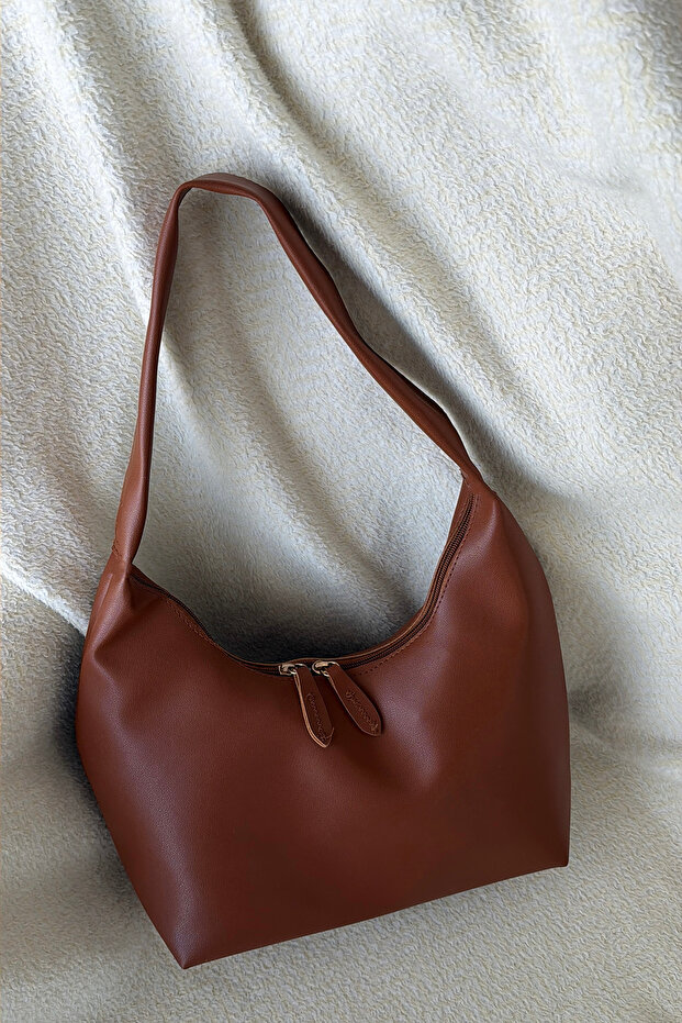 La'Graccio Paris Women's Caria Shoulder Bag