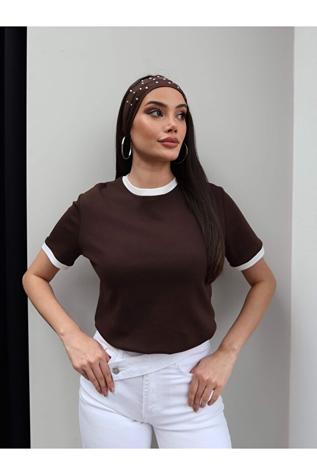 تيشيرت بياقة دائرية