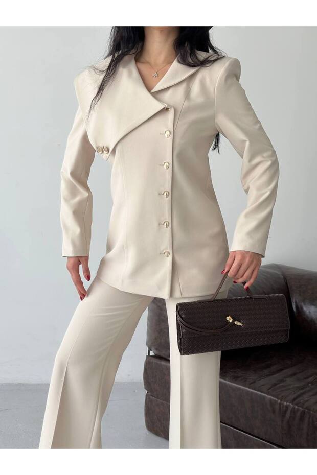 Gold Düğme Detaylı Asimetrik Yaka Blazer Pantolon Takım - 4
