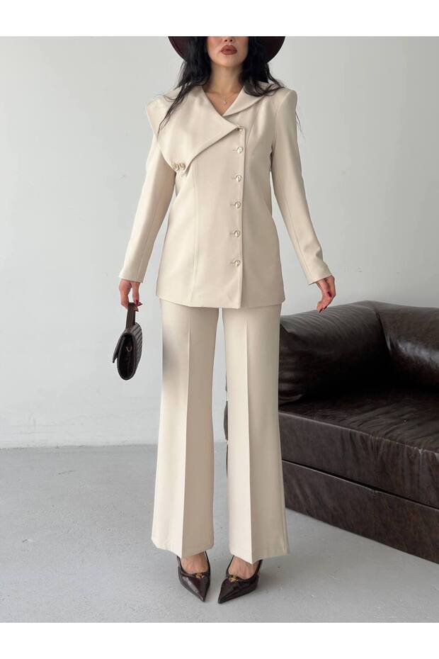 Gold Düğme Detaylı Asimetrik Yaka Blazer Pantolon Takım - 5