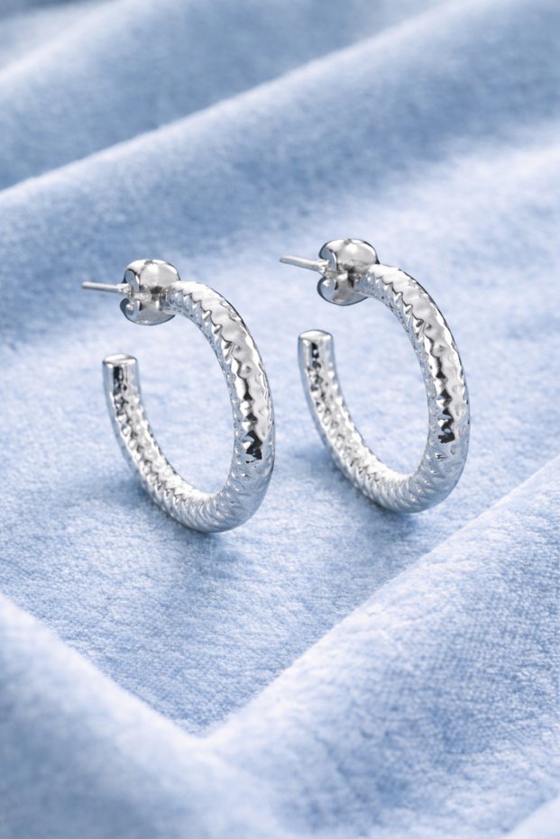 Shiny Textured Hoop Earrings – Timeless Style (Silver Color)