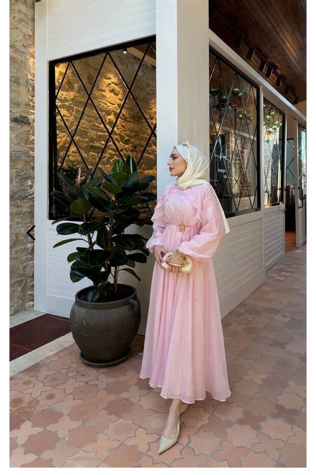 فستان ميرا بتصميم أنيق