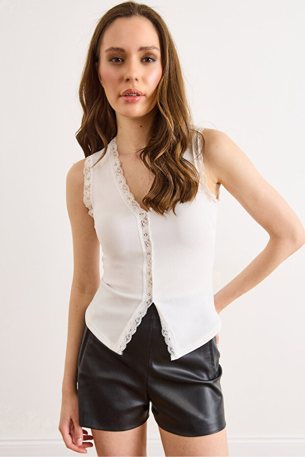 Women's White Lace Detailed Sleeveless Ottoman Blouse Blz-19003339