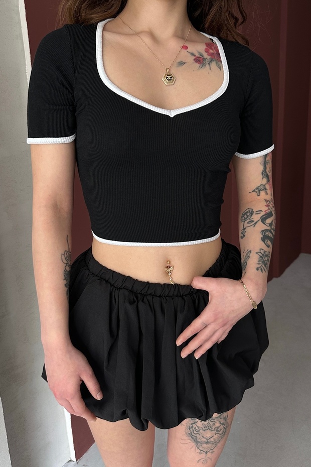 Women's Black Cropped Ribbed Knitted Blouse
