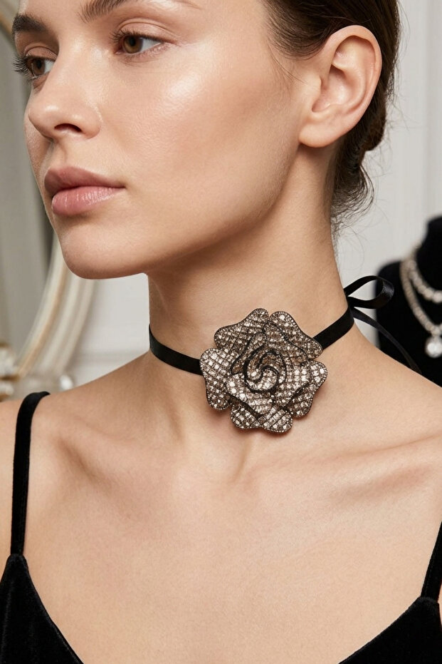 Square Shiny Stone Flower Choker Necklace